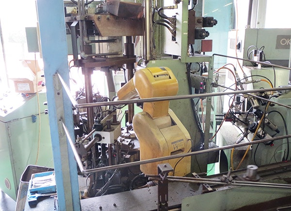 picture：Automatic assembly machine