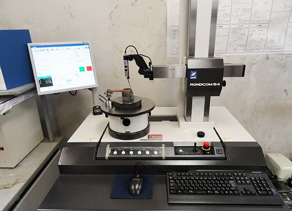 picture：Roundness and straightness measurement machine